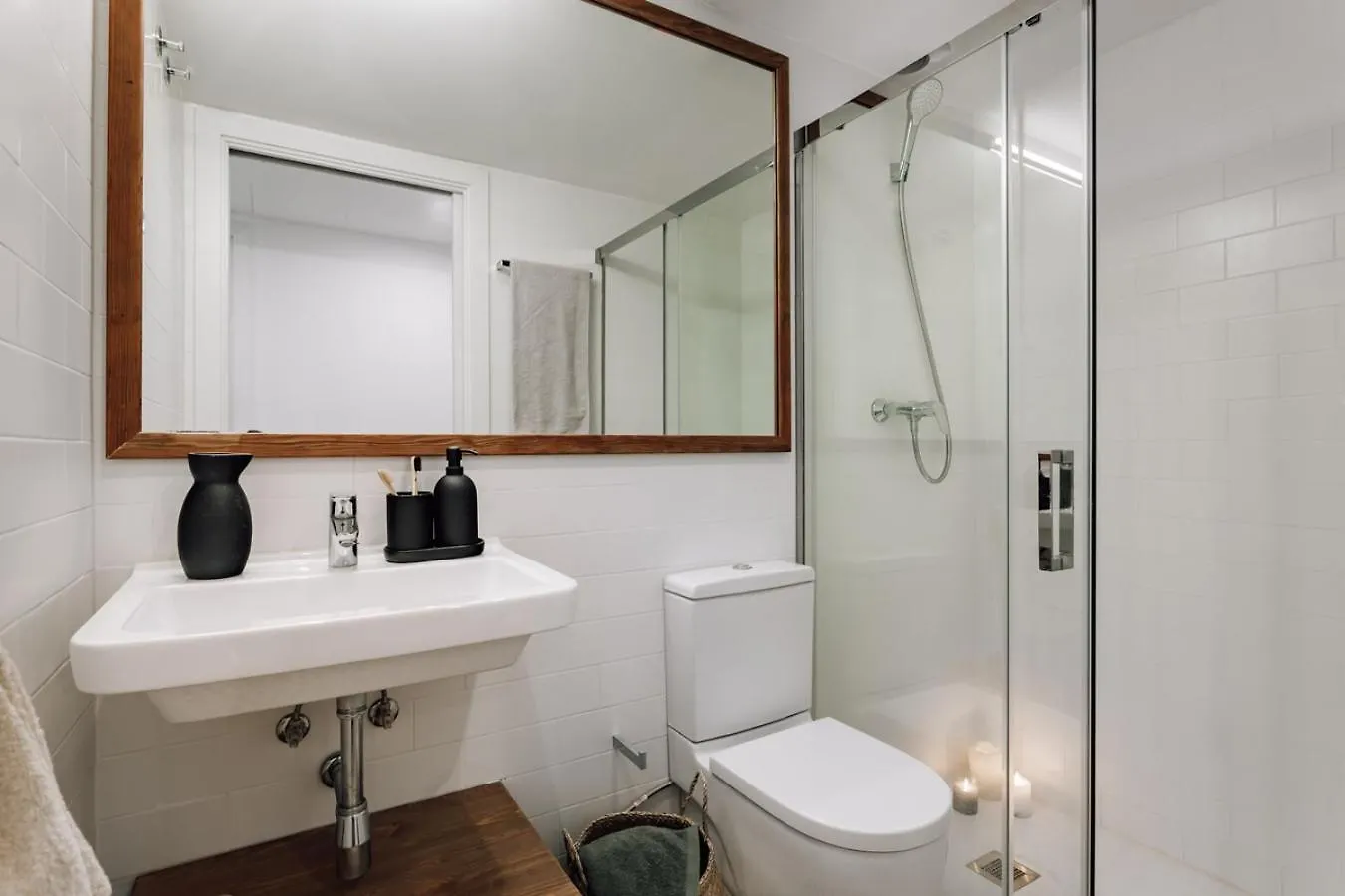 Campro - 3 Bedrooms Apartment With Balcony In Eixample Esquerra Barcelona