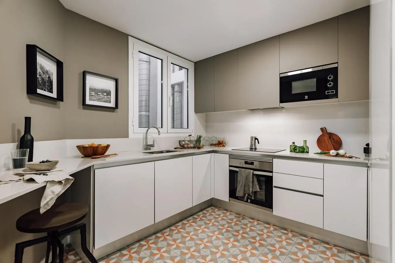 Campro - 3 Bedrooms Apartment With Balcony In Eixample Esquerra Barcelona