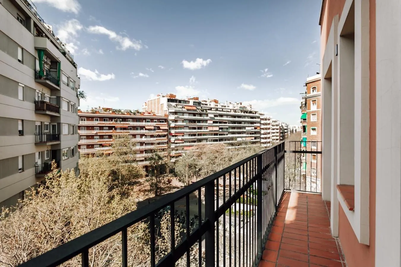 Campro - 3 Bedrooms Apartment With Balcony In Eixample Esquerra Barcelona