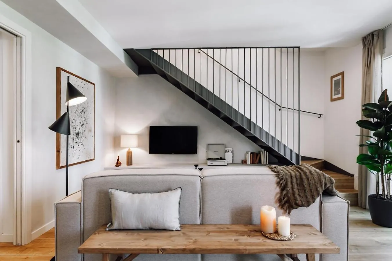 Campro - 3 Bedrooms Apartment With Balcony In Eixample Esquerra Barcelona
