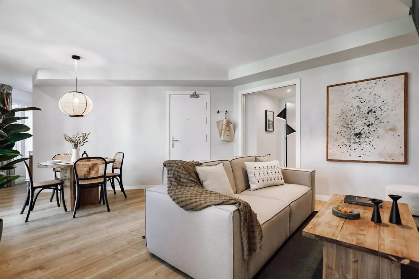 Campro - 3 Bedrooms Apartment With Balcony In Eixample Esquerra Barcelona