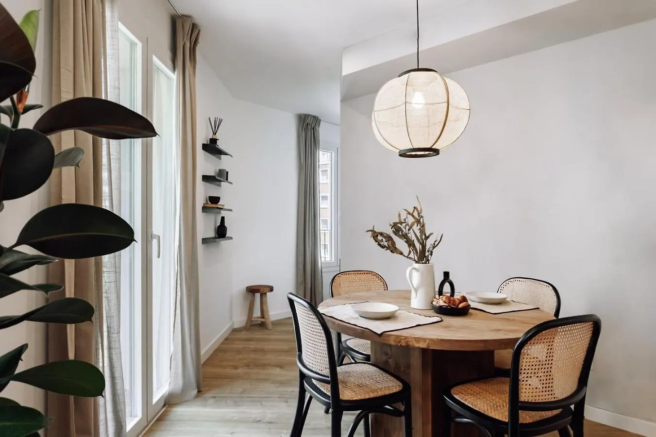 Campro - 3 Bedrooms Apartment With Balcony In Eixample Esquerra Barcelona