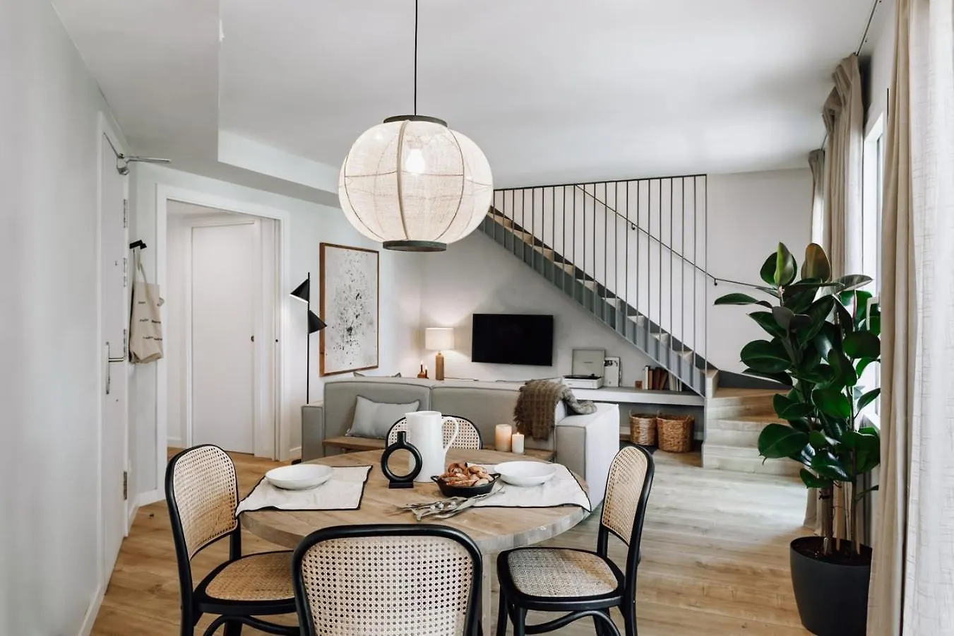 Campro - 3 Bedrooms Apartment With Balcony In Eixample Esquerra Barcelona