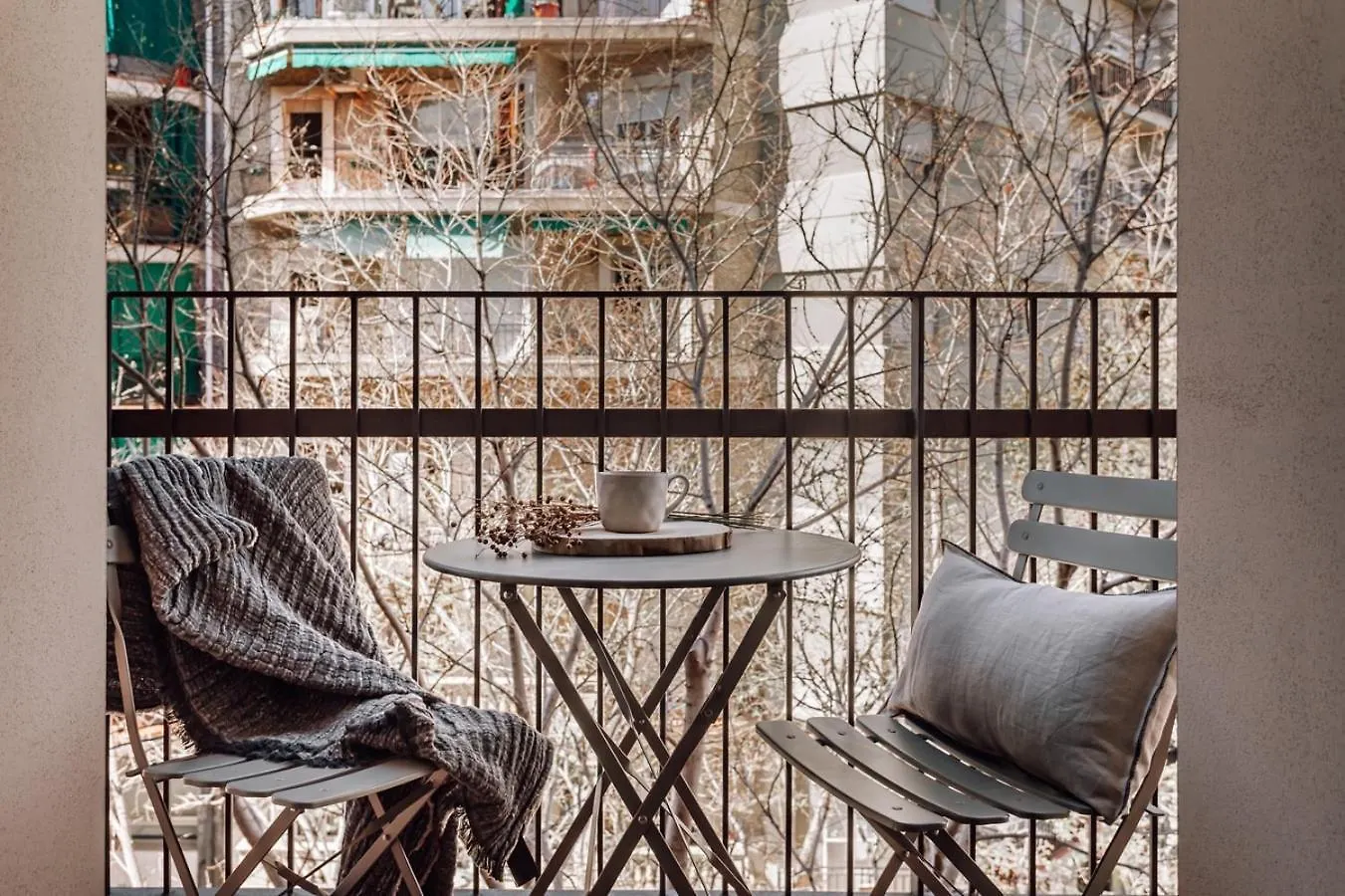 Campro - 3 Bedrooms Apartment With Balcony In Eixample Esquerra Barcelona